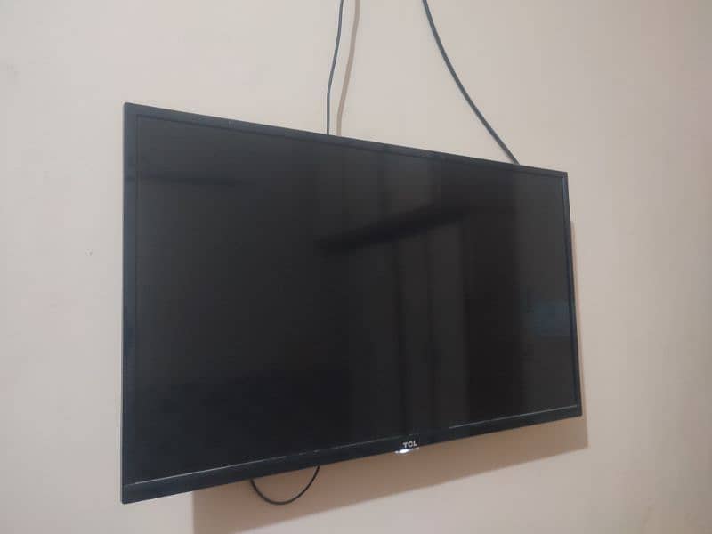 Tcl Led T. V 32 inch Simple 3