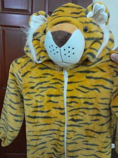 Warm lion costume for kids