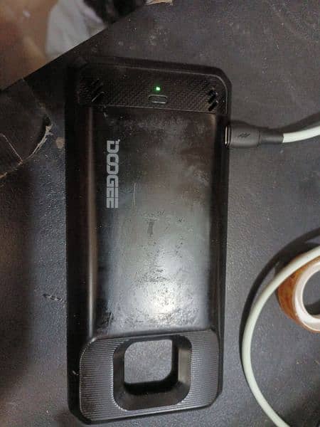 doogee s95 pro clipon speaker and battery bank 6