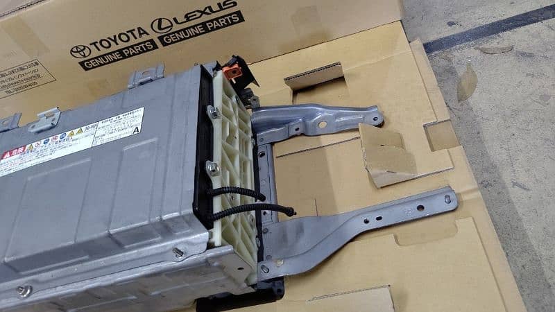 Toyota Aqua Hybrid Battery Cell Replacement Abs System Car Scanning 2