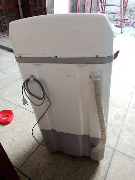 I am selling my washing machine new condition 1