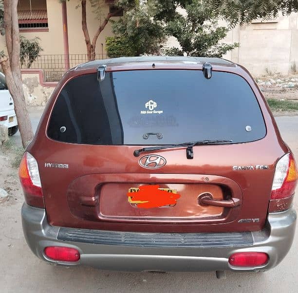 Hyundai Santa fee in owsum condition 9