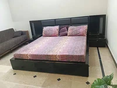 Throw away price. . King size complete bed set latest design 0