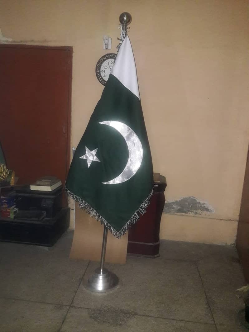 Pakistan flag & pole for Executive officer , CEO Director MD 12