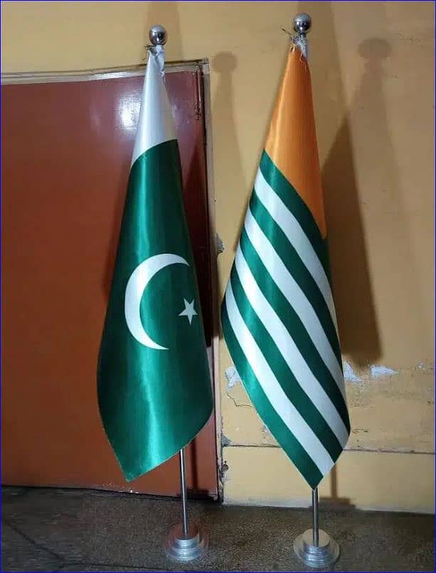 Pakistan flag & pole for Executive officer , CEO Director MD 10