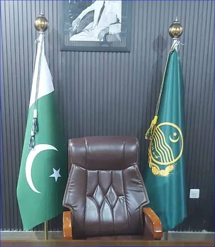 Pakistan flag & pole for Executive officer , CEO Director MD 14