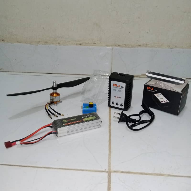 2450 KV BLDC WITH 2200 MAH LEPO BATTERY AND CHARGER 15