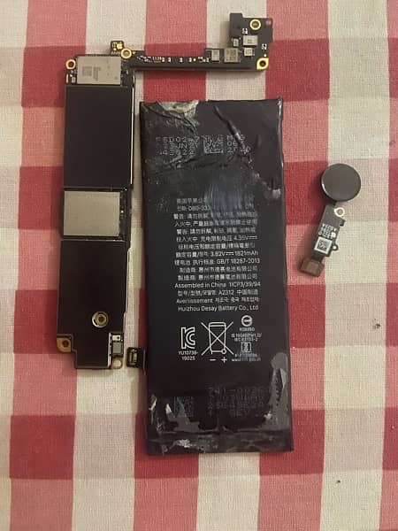 iphone se 2020 Icloud board and Battey and all parts available 1