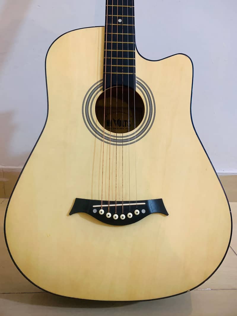 Hi Volts Branded Acoustic Guitar With all Accessories 2