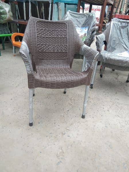 Relaxo plastic chair 6