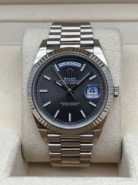 Rolex Omega Cartier all branded original watches dealer here