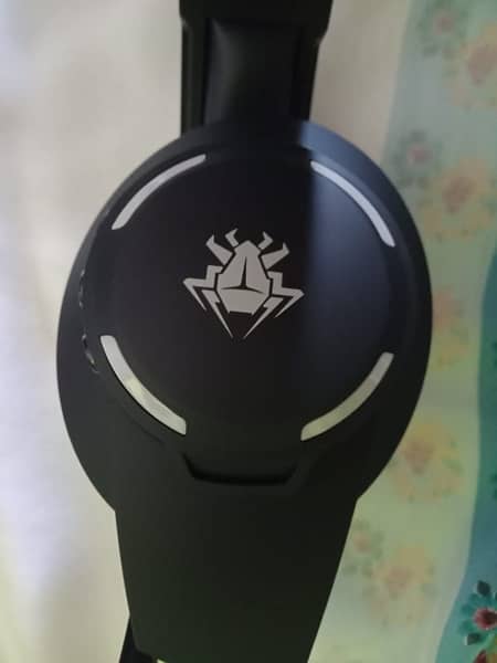 Gaming Headphones Brand he Wireless with Separate Mic 5