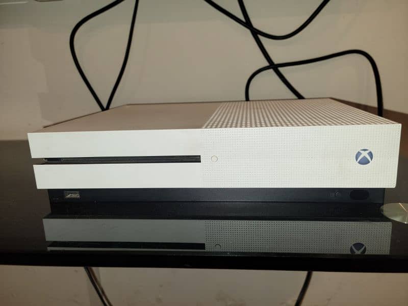 x box one s 1TB 4