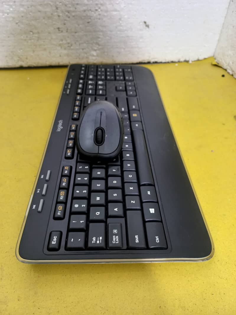Wireless Logitech Keyboard and Mouse Combo with Dongle 0