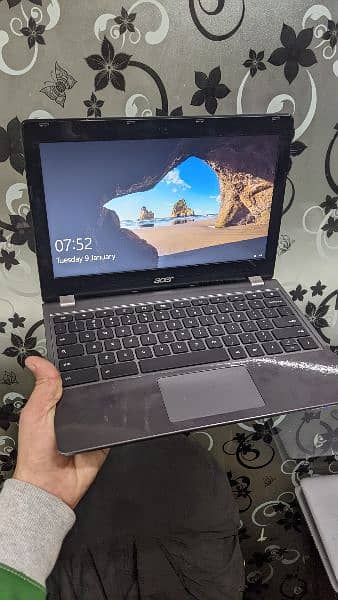 Acer Chromebook C740 With 128Ssd 5th gen Machine 1