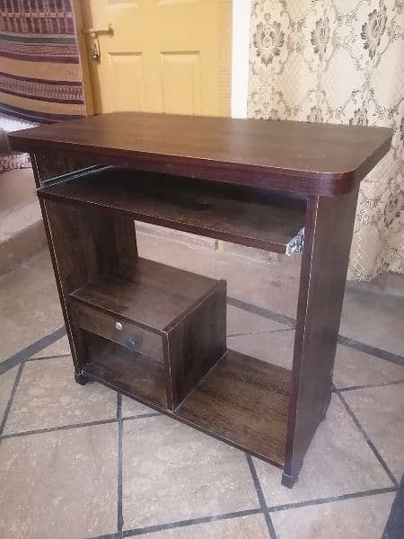 WOODEN COMPUTER TABLE FOR SALE SLIGHTLY USED BUT IN PERFECT Condition 2