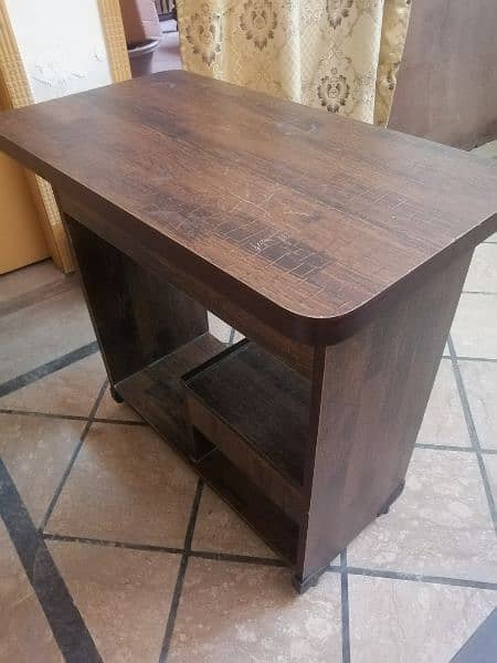WOODEN COMPUTER TABLE FOR SALE SLIGHTLY USED BUT IN PERFECT Condition 3