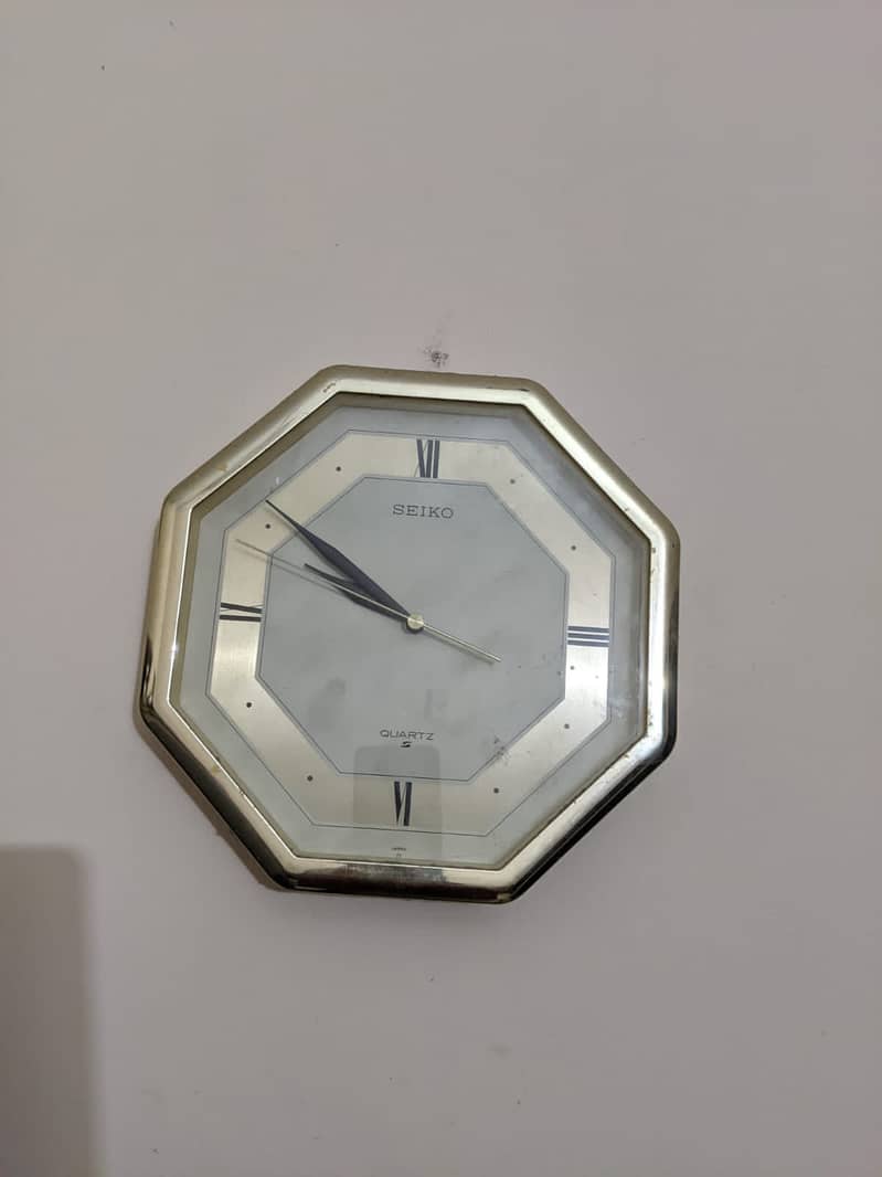 2 Clocks in 1500 Rupees. 0