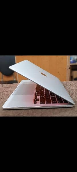 MacBook Pro M2 2022 MNEH3LL/A 8GB 256GB 13" Display 4