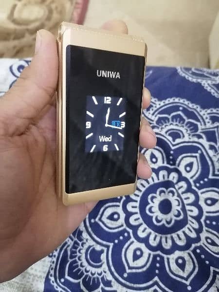 uniwa flip flap folding dual screen, dual sim mobile 0