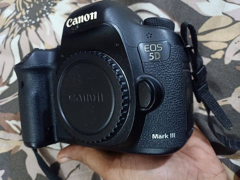 Canon 5D Mark iii Full Frame Camera in new condition 2