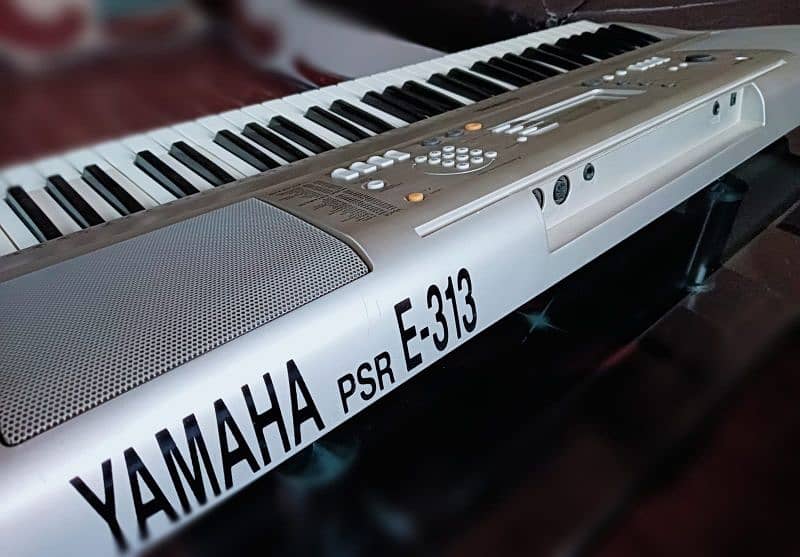 Yamaha PSR E313 Electric keyboard Grand Piano 2