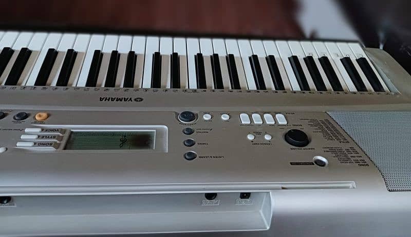 Yamaha PSR E313 Electric keyboard Grand Piano 3