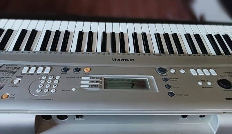 Yamaha PSR E313 Electric keyboard Grand Piano 4