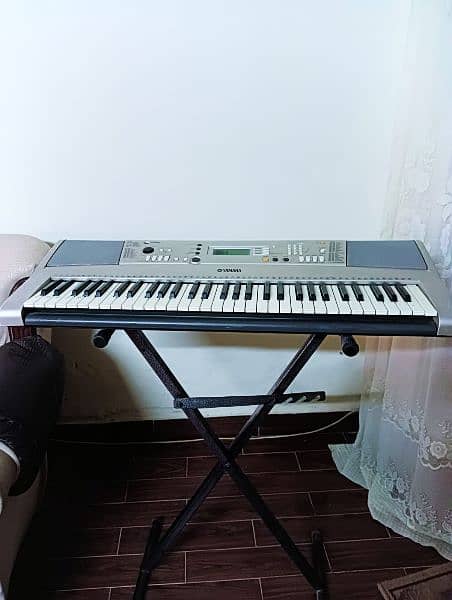 Yamaha PSR E313 Electric keyboard Grand Piano 5