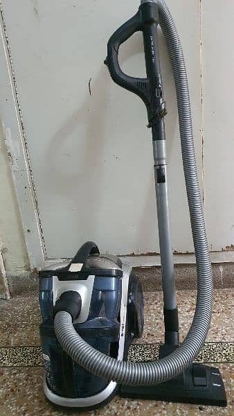 vacuum cleaner 10