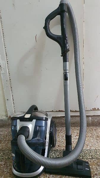vacuum cleaner 11