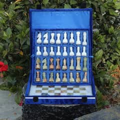 Chess/Vases