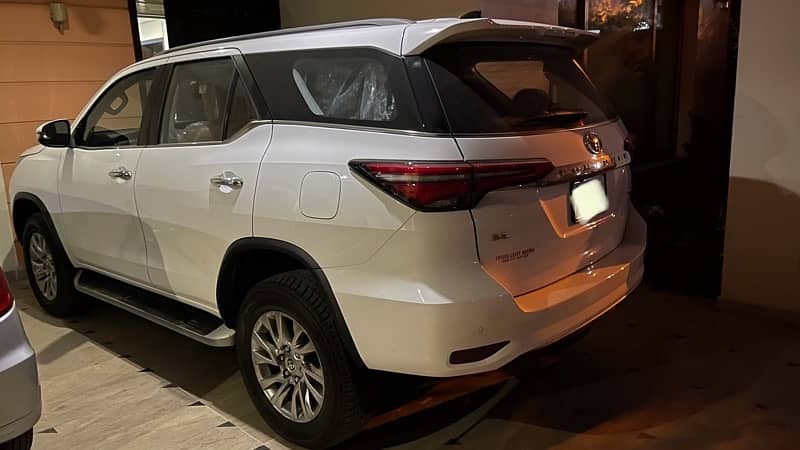 Fortuner Sigma 2022 Scratchless Low Mileage 3