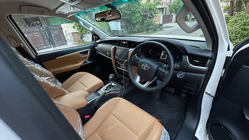 Fortuner Sigma 2022 Scratchless Low Mileage 4