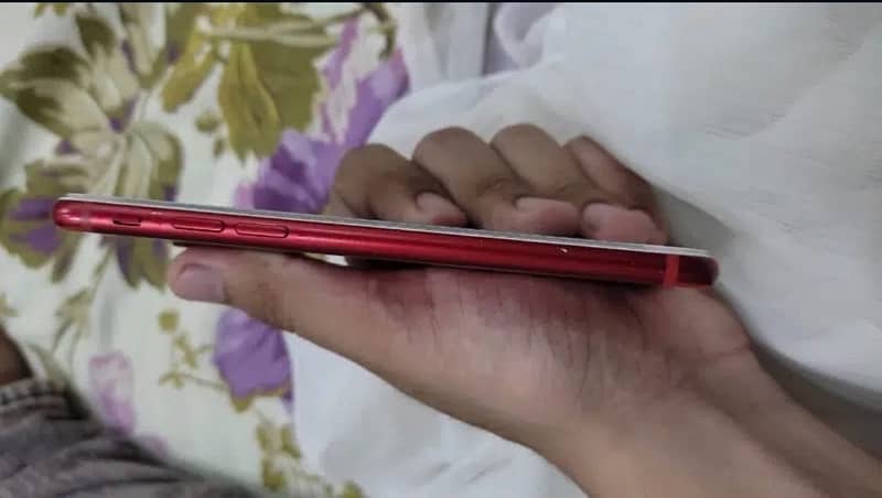 i phone 7 plus 256gb red addition 9/10 condition 4