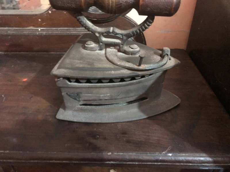 OLD ANTIQUE  CHARCOAL IRON 3