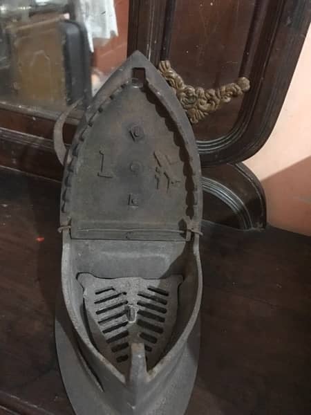 OLD ANTIQUE  CHARCOAL IRON 5