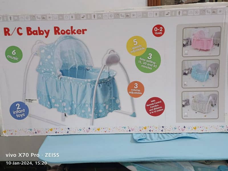 Baby Rocker (R/C) with music & toys 5