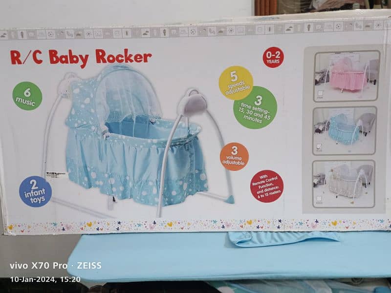 Baby Rocker (R/C) with music & toys 7