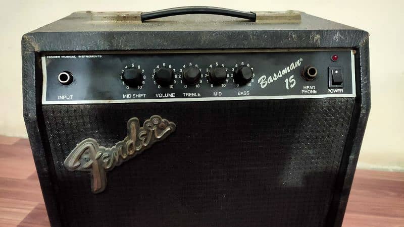 Fender BM-15 Guitar Amplifier 2