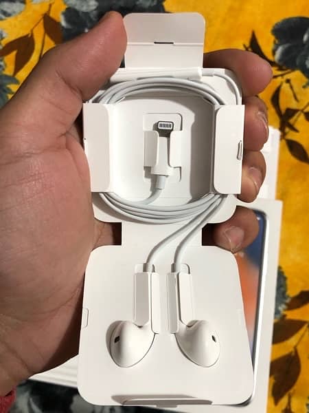 iphone X Orignal hand free 10/10 condition 3