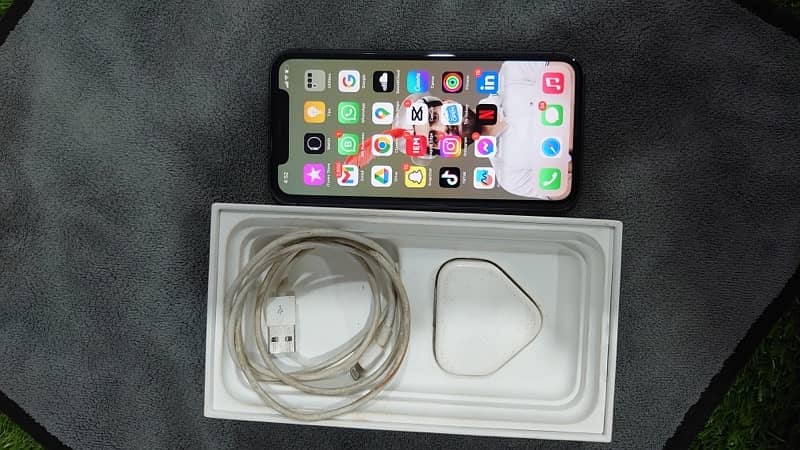 iphone 11 64gb non pta complet box water pack 4