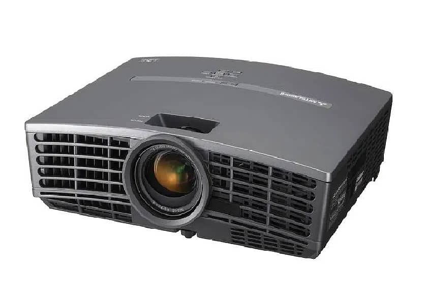 The Mitsubishi XD490U Projector 1