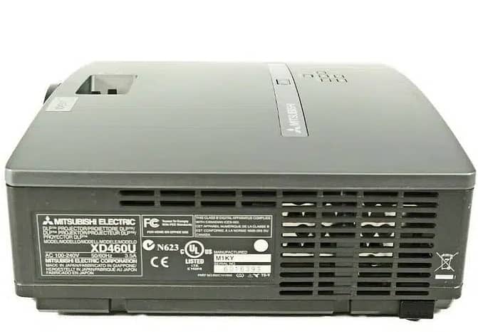 The Mitsubishi XD490U Projector 4