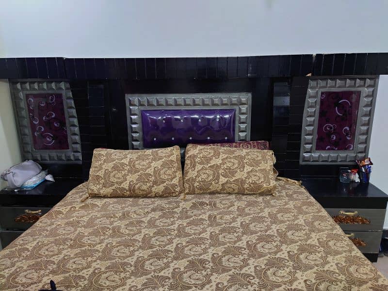 Bed set ( with dressing and side tables ) 0