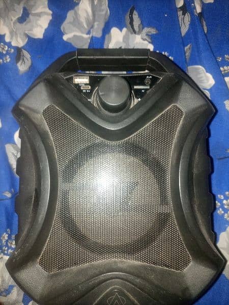 this is a speaker 0