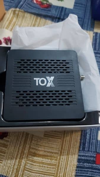 TV box TOX3 4gb 32gb with Android 11 and SoC Amlogic S905X4. 10
