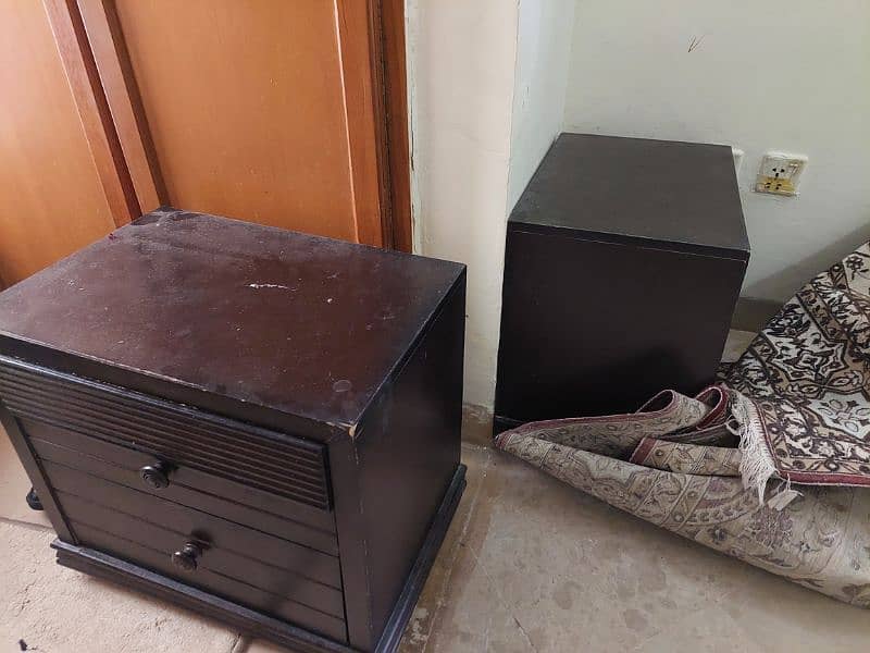 Wooden bed neat condition 6