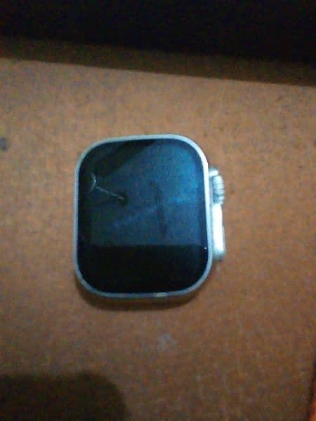 smart watch kharab hai Display oky  hai or straps and original charger 1