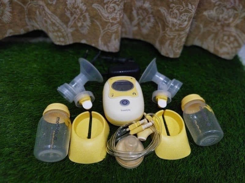 Medela Freestyle Hands-Free Breastpump 0